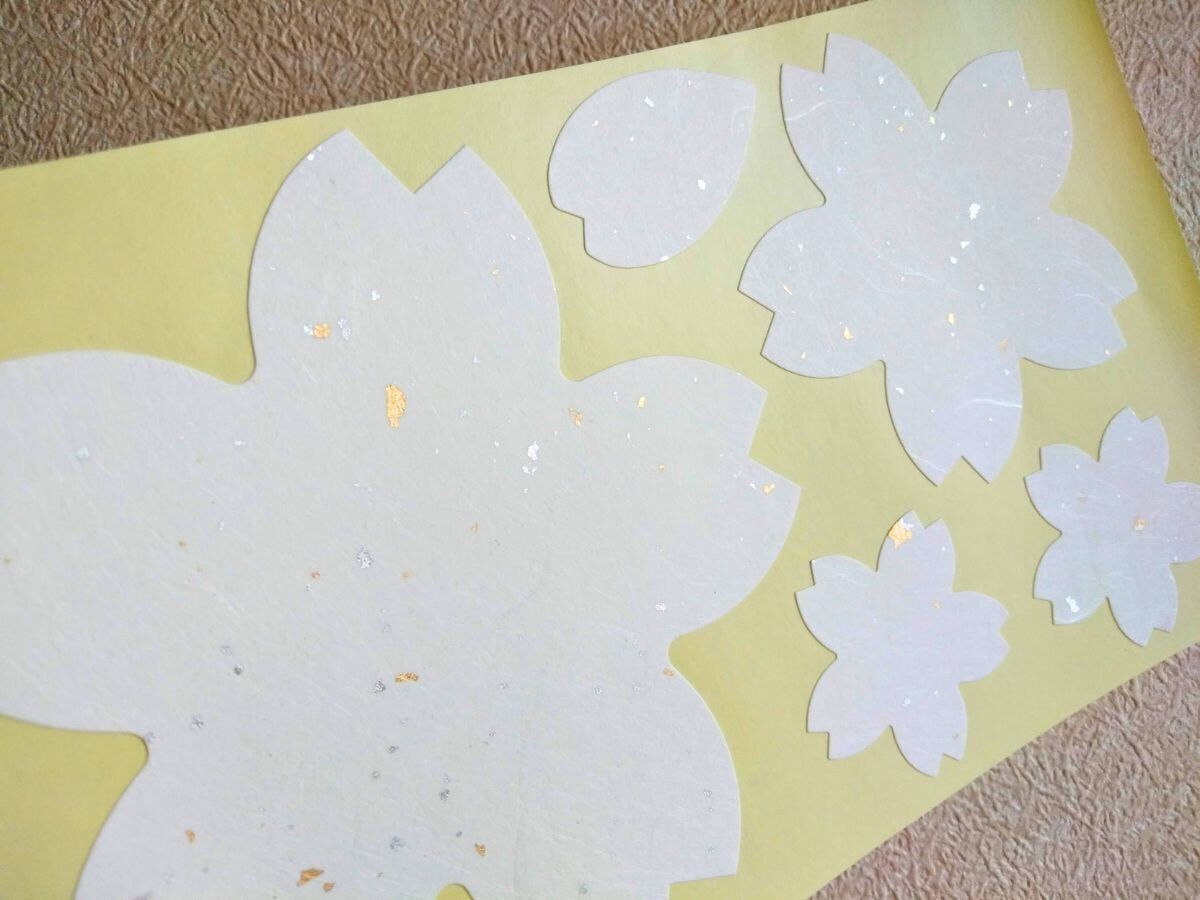 『お直しシールふすま』に乗った金箔