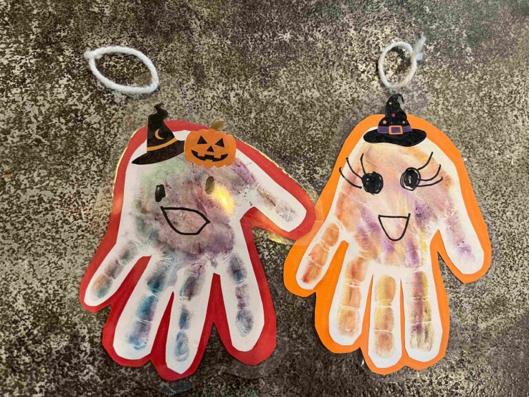 ハロウィンの飾りに！キットパスとダイソーの材料で作る子どもの手形アート