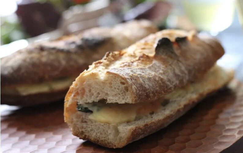 明太子バジルバゲットサンド