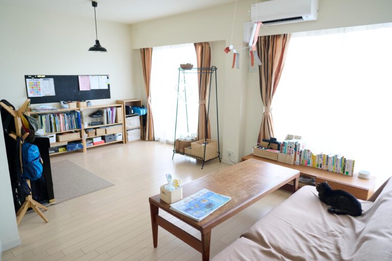 2LDKに5人暮らし。「きれいな家」じゃなくても「困らない家」ならいい。棚と引き出しと冷蔵庫の中見せてもらいます