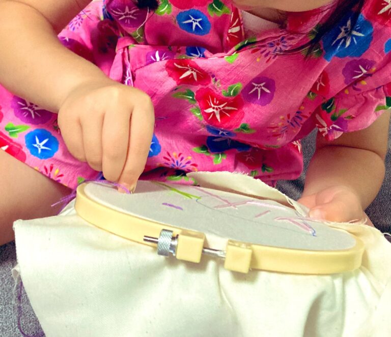 刺繍作家の4歳になる娘が作成した作品が話題に。「愛おしい」「世界一可愛い刺繍」の声