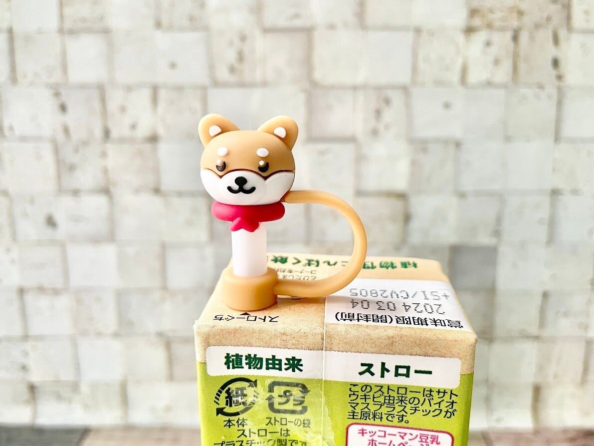 ストローに取り付けた紙パック用ストローキャップ