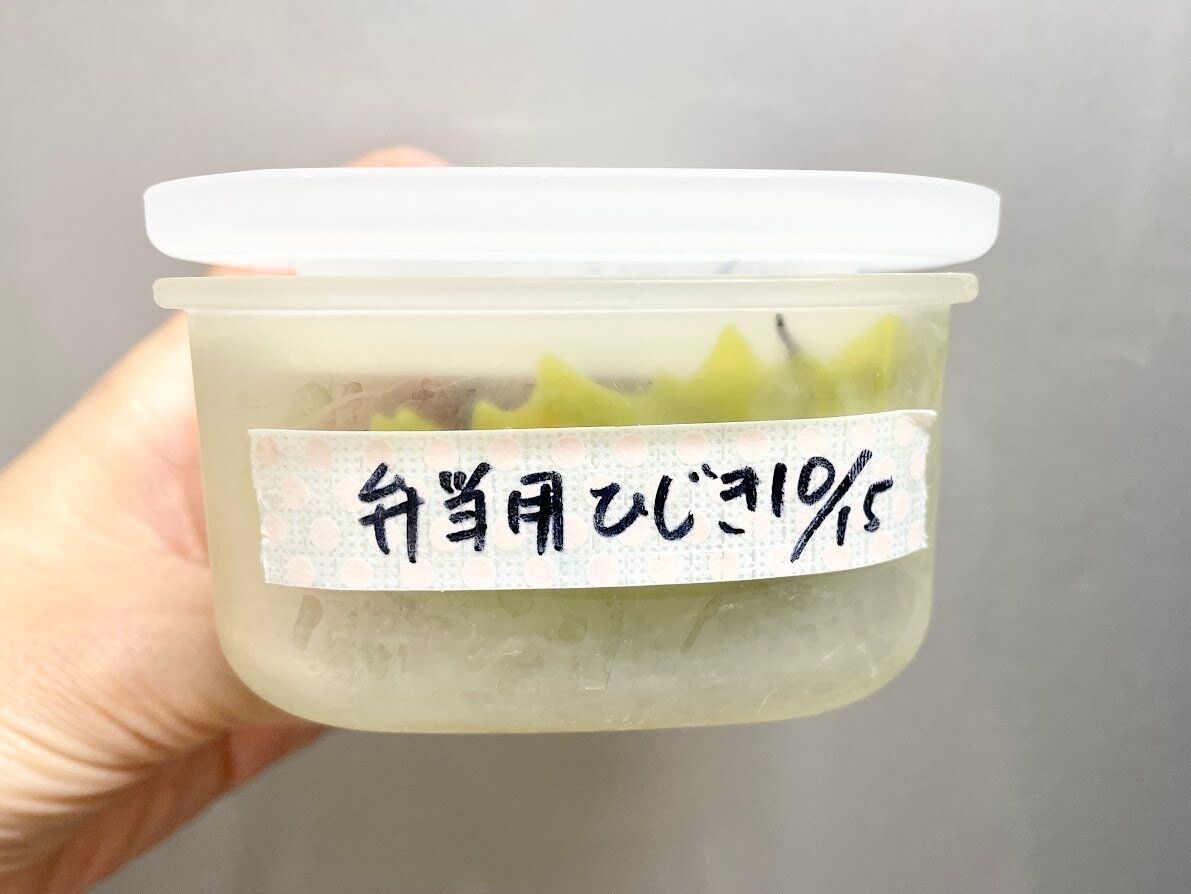 冷凍庫に入れるものに貼ってもはがれない