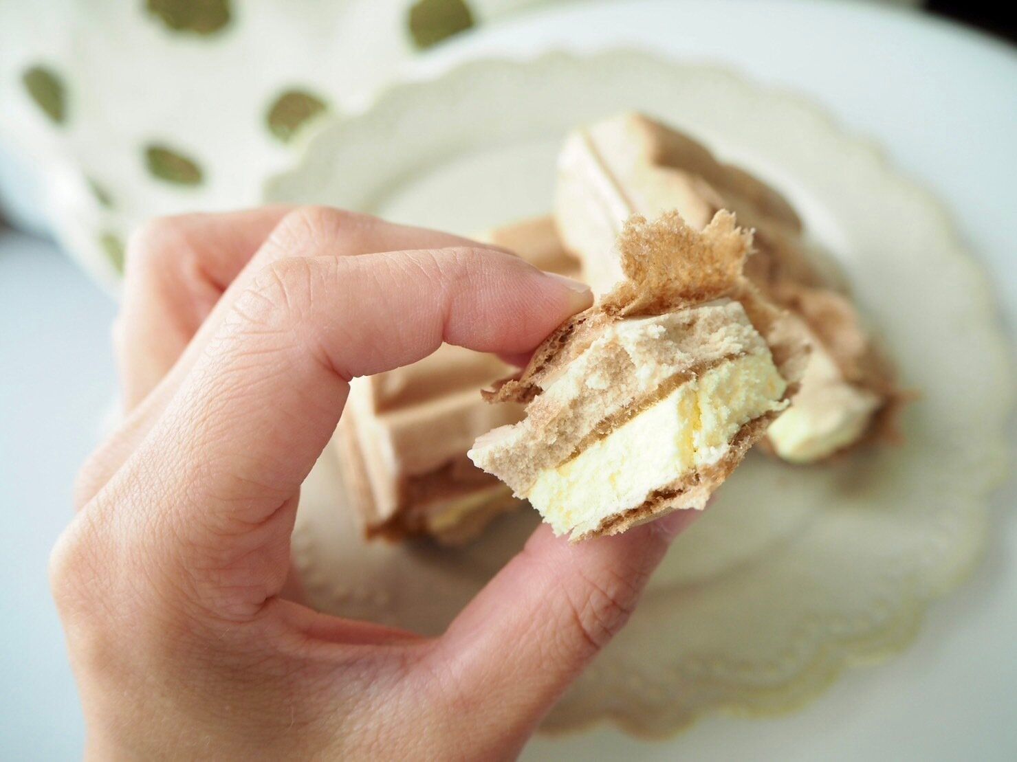 シャトレーゼ「DESSERTモナカ イタリア栗の焼き栗モンブラン」断面写真