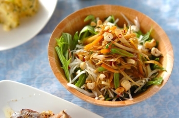 きんぴらゴボウと大根のサラダレシピ