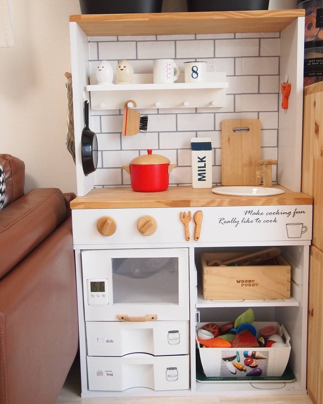 世界にひとつだけ!カラーボックスでつくるままごとキッチン