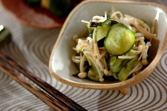 キュウリとエノキの酢の物