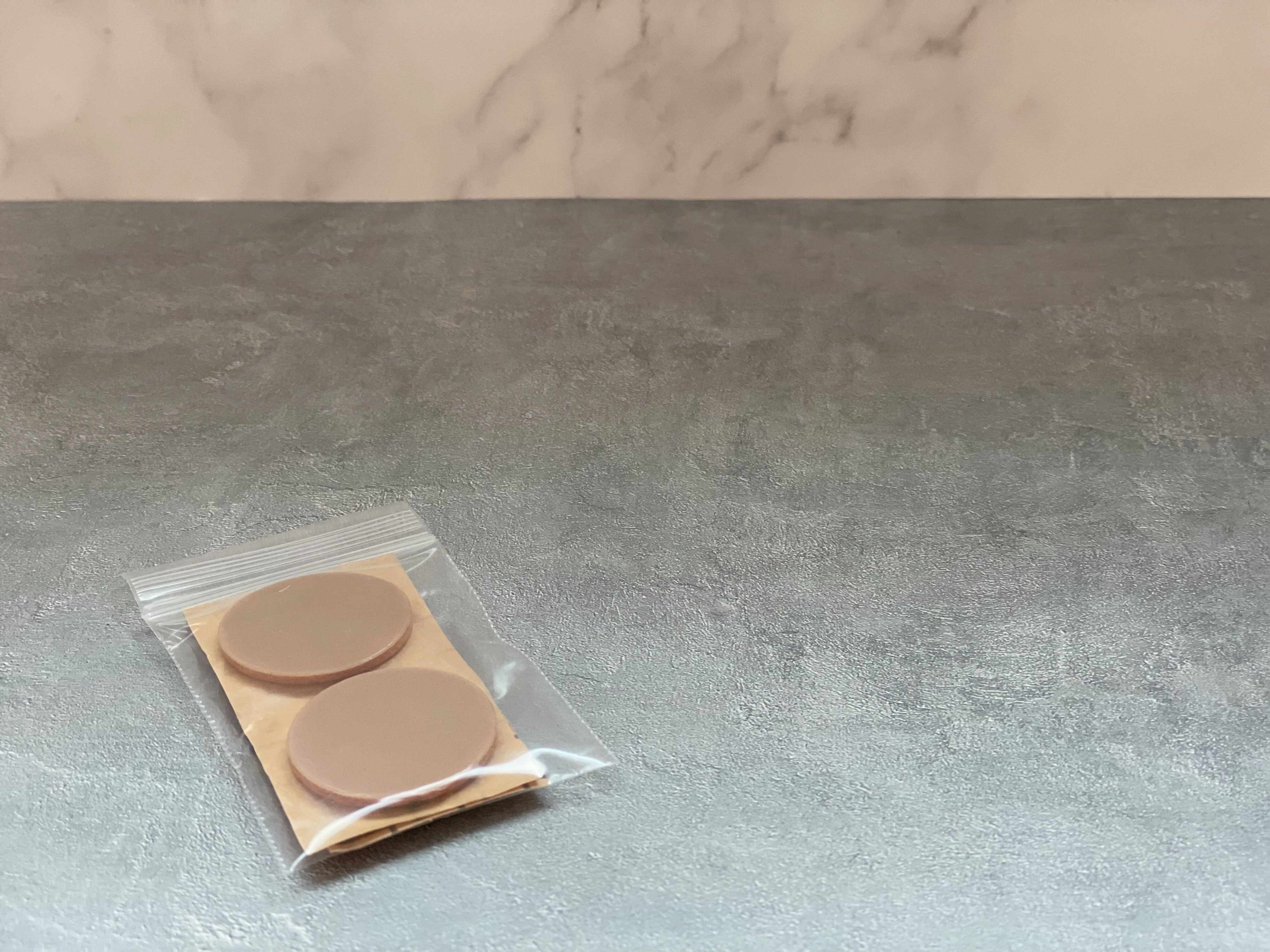 5.家具のキズ防止シール