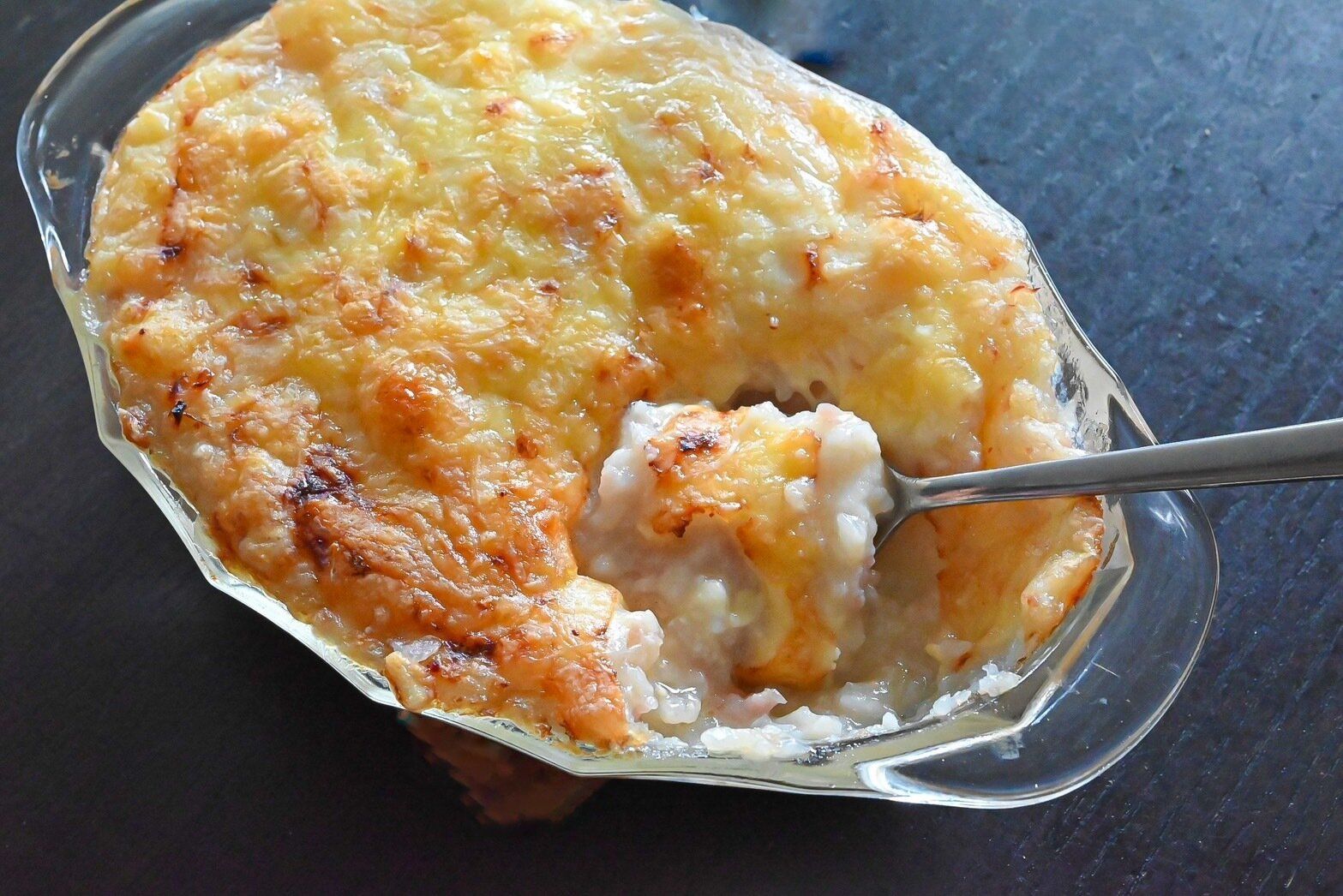 スプーンですくった長芋グラタン