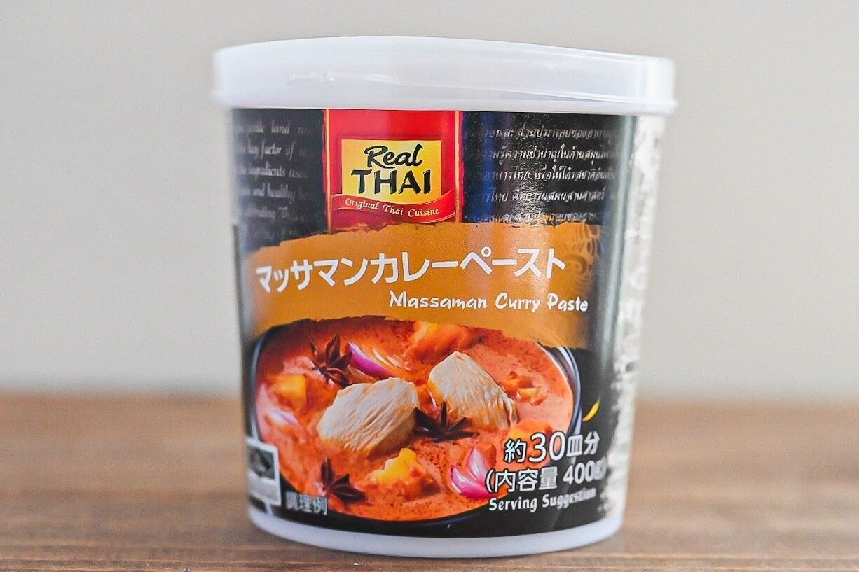 カルディで販売されているマッサマンカレーペーストのパッケージ