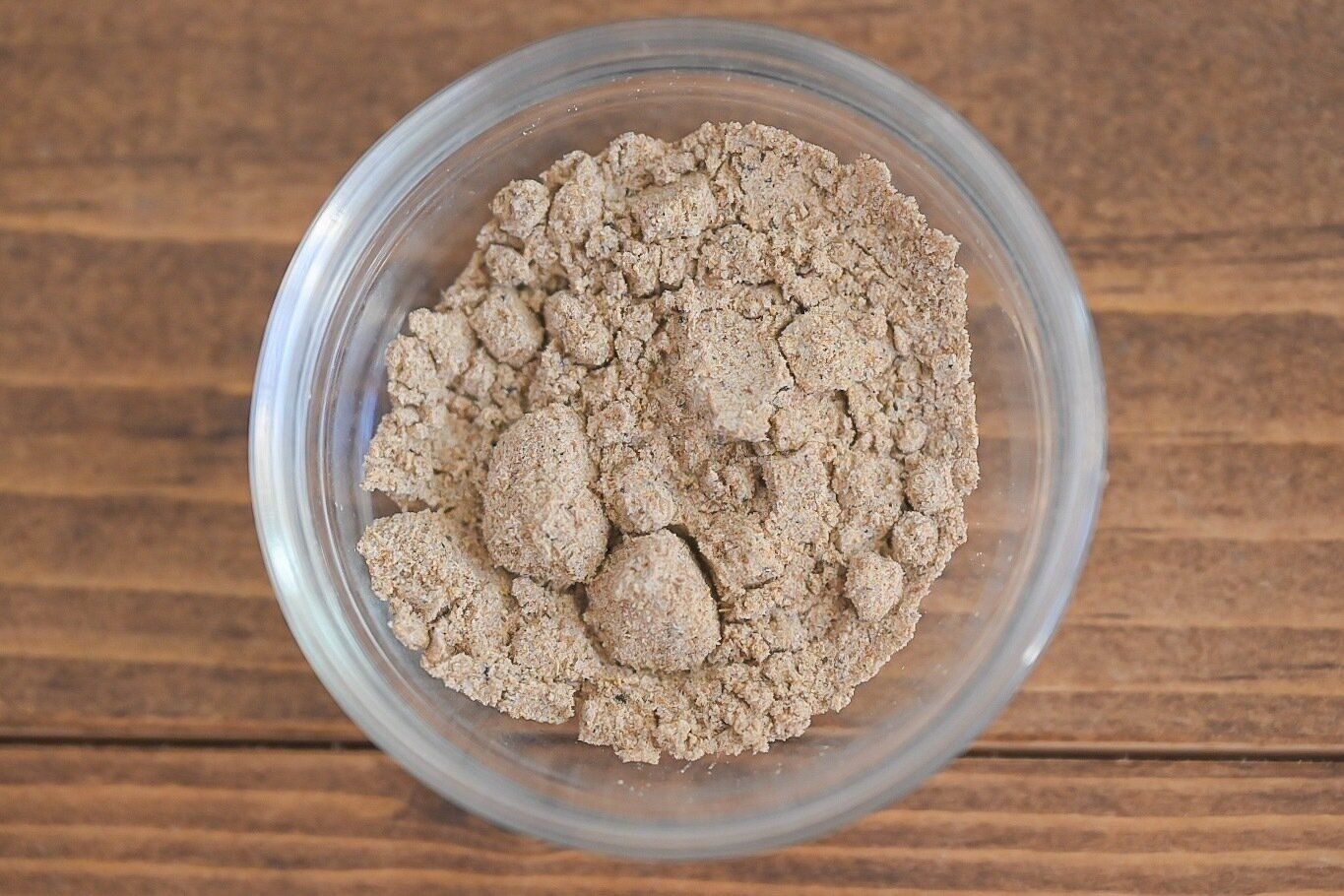 ガラスの容器に入った台湾スパイスソルト