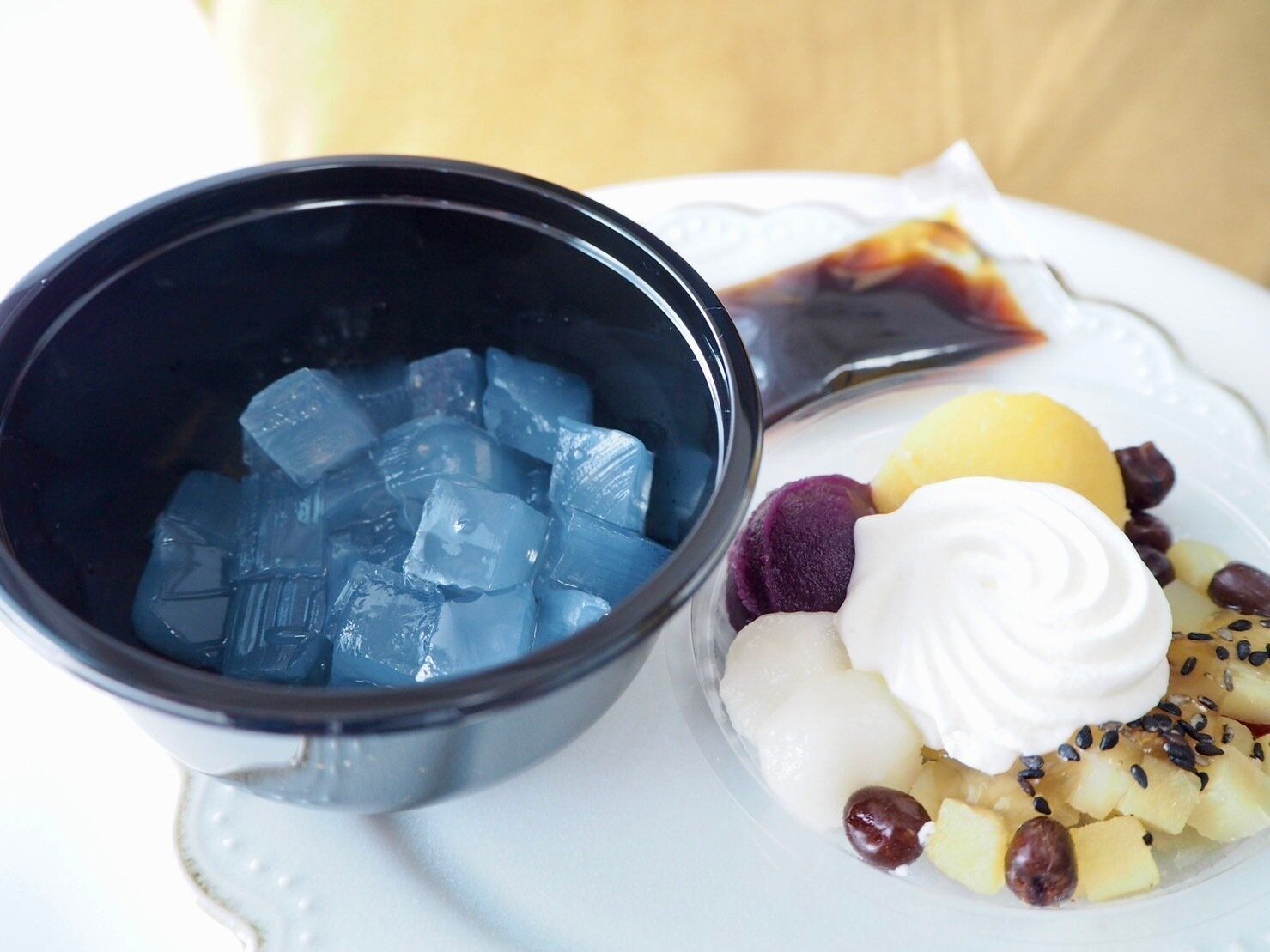 シャトレーゼ「お芋づくしのクリームあんみつ」上下段