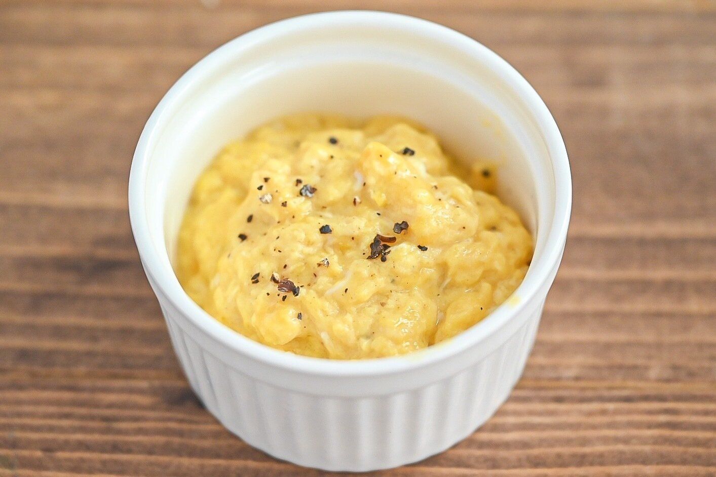 ココットに入ったとスクランブルエッグ