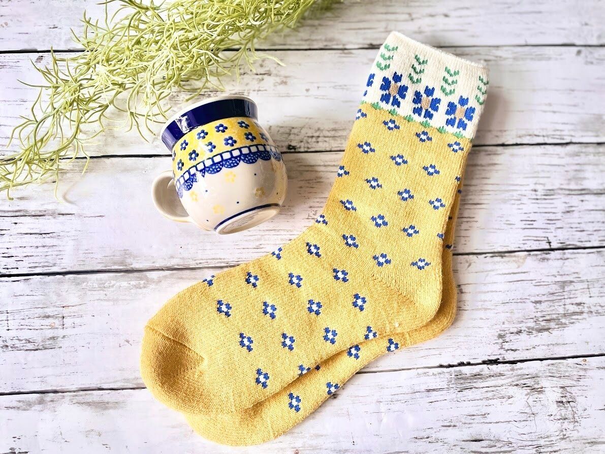 ポーリッシュポタリーのカップとダイソーの裏起毛パイルソックス