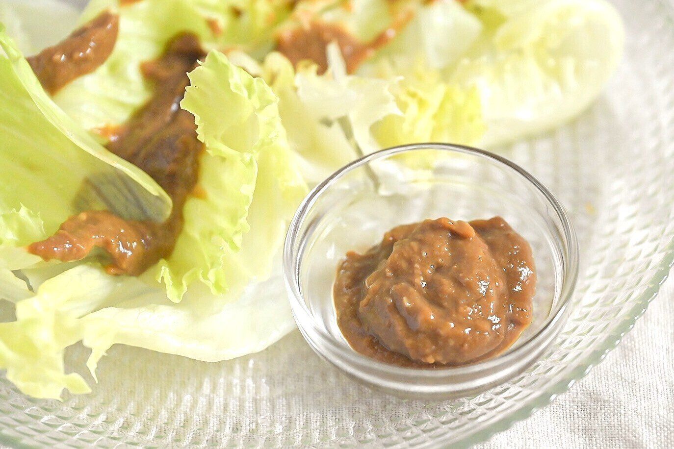 ガラス容器に入ったねりごまディップ