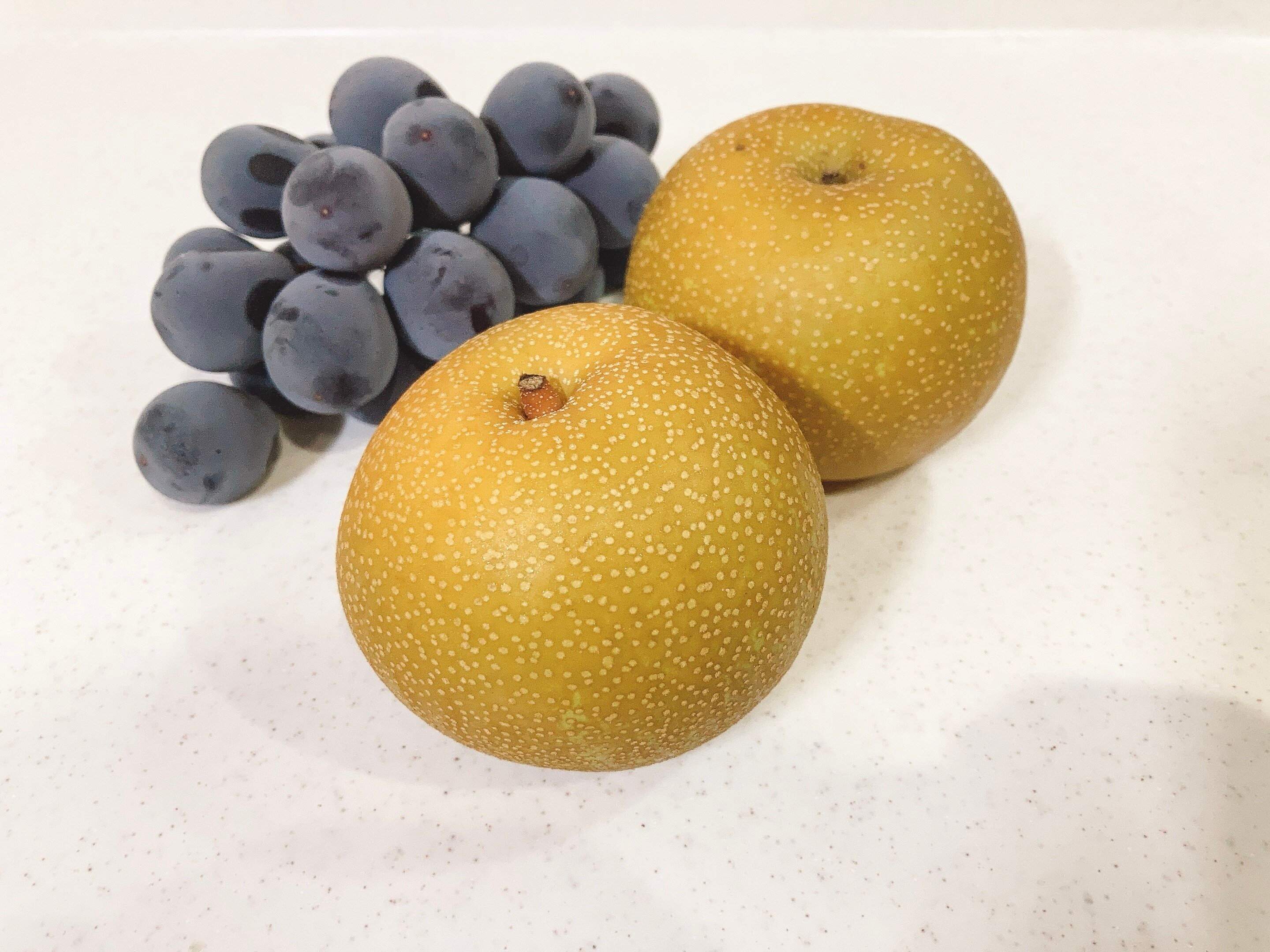 秋の果物 梨 ぶどう