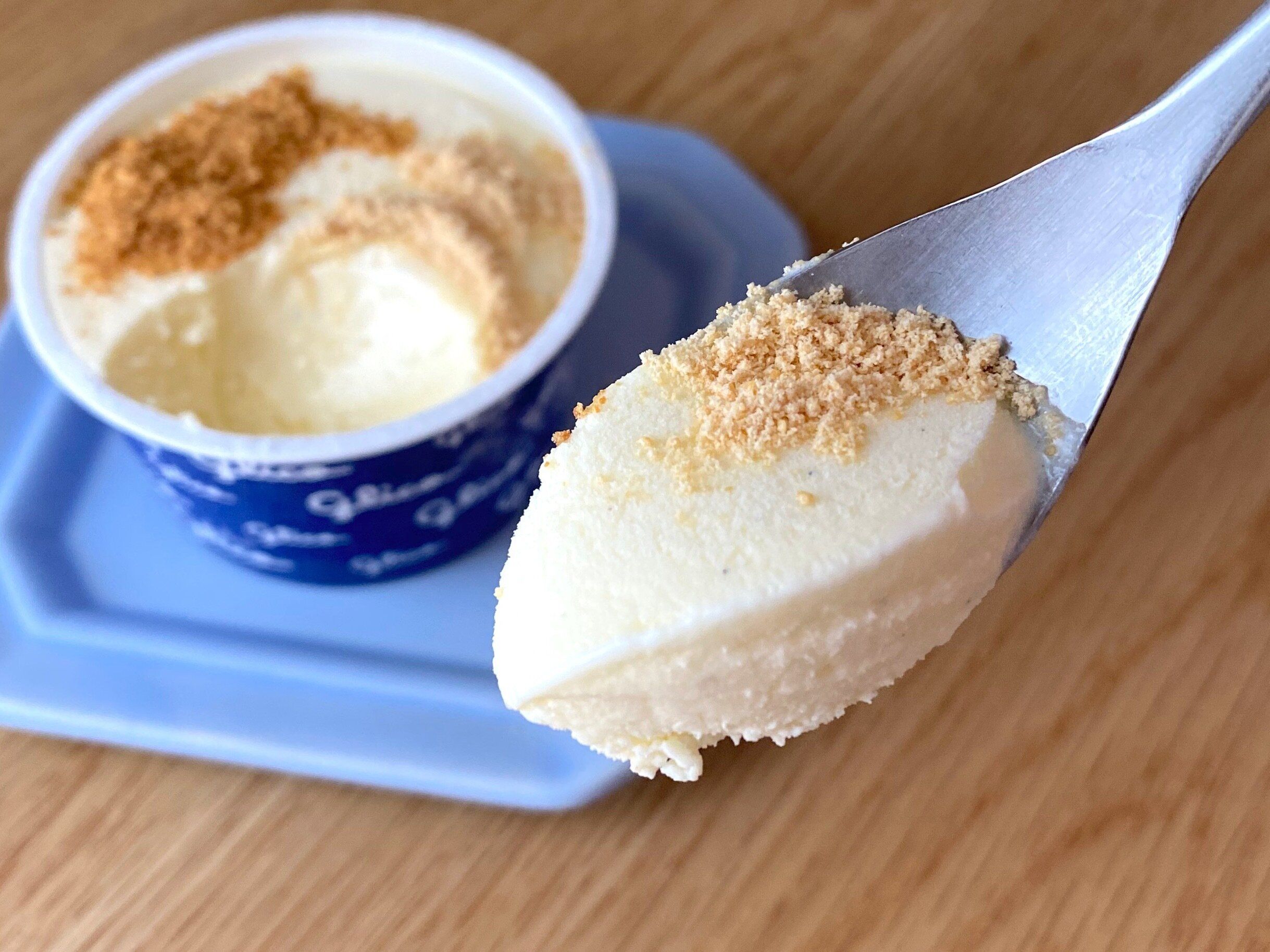 味噌パウダーをトッピングしたバニラアイス