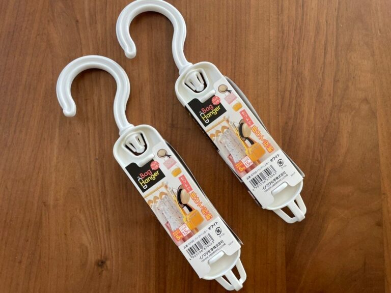 【セリア】1つでもいいけど、2つ買うとなおよし！クローゼットの悩みを解消する優れものアイテムは複数買いが正解