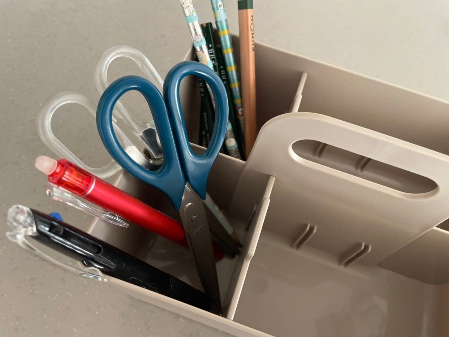 リビングの小物入れとして