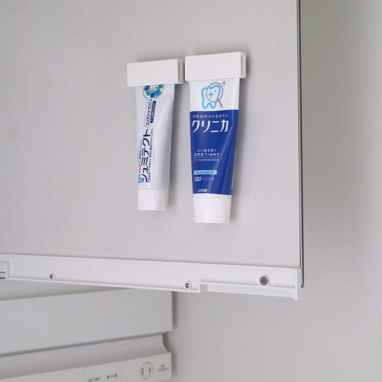 歯磨き粉の収納に！【セリア】「見た目もすっきり」「差し込むだけ」チューブホルダー