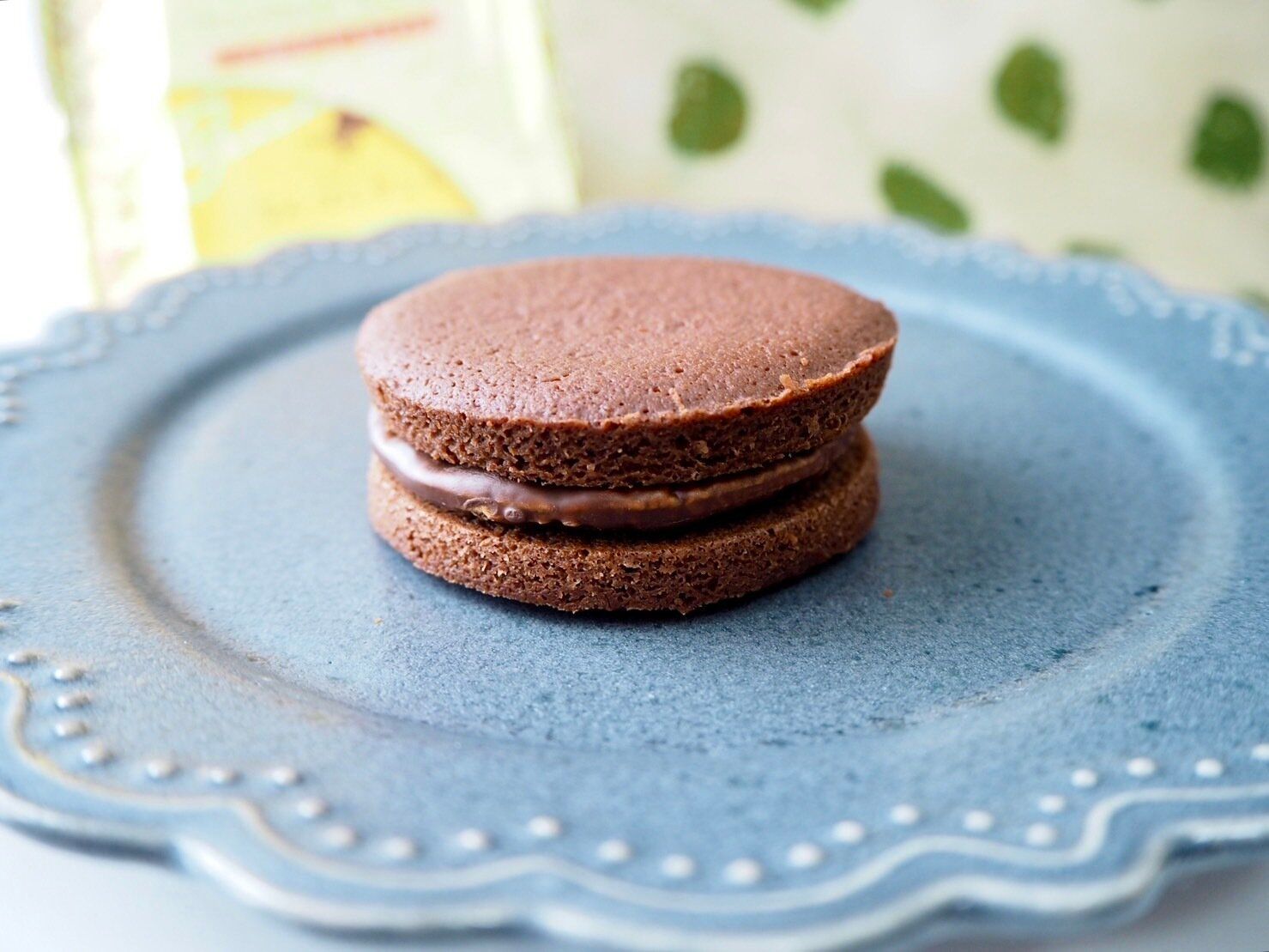 シャトレーゼ「なんばんショコラサンド シュガーロード・キャラメル」側面写真