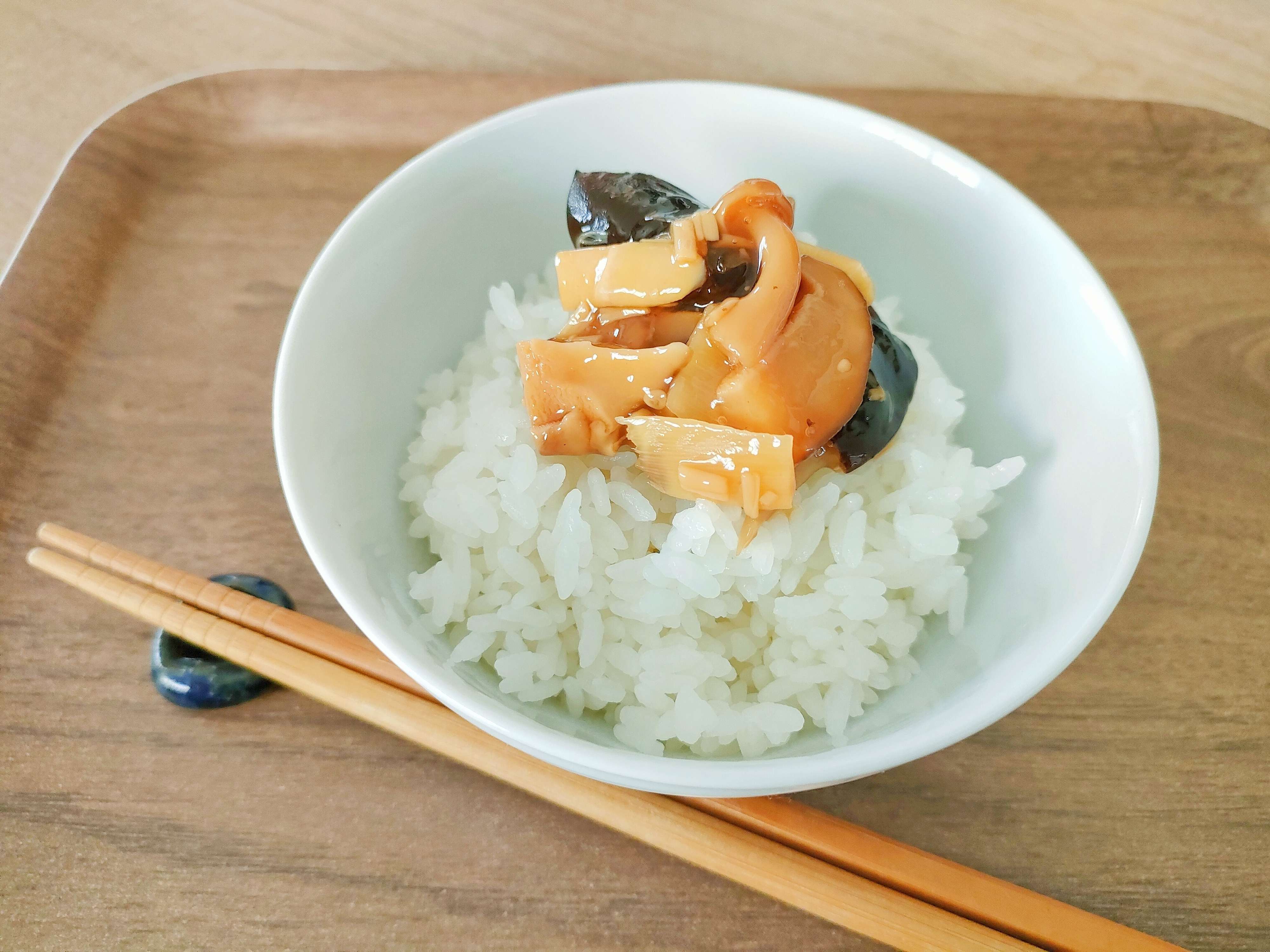 ごろっと山菜きのこを白米と一緒に