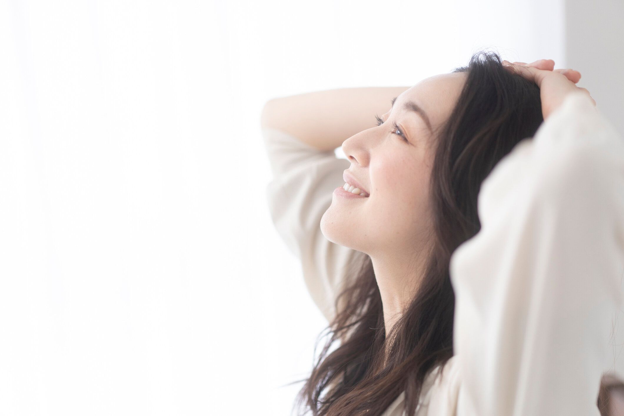 女性はリラックスしています。