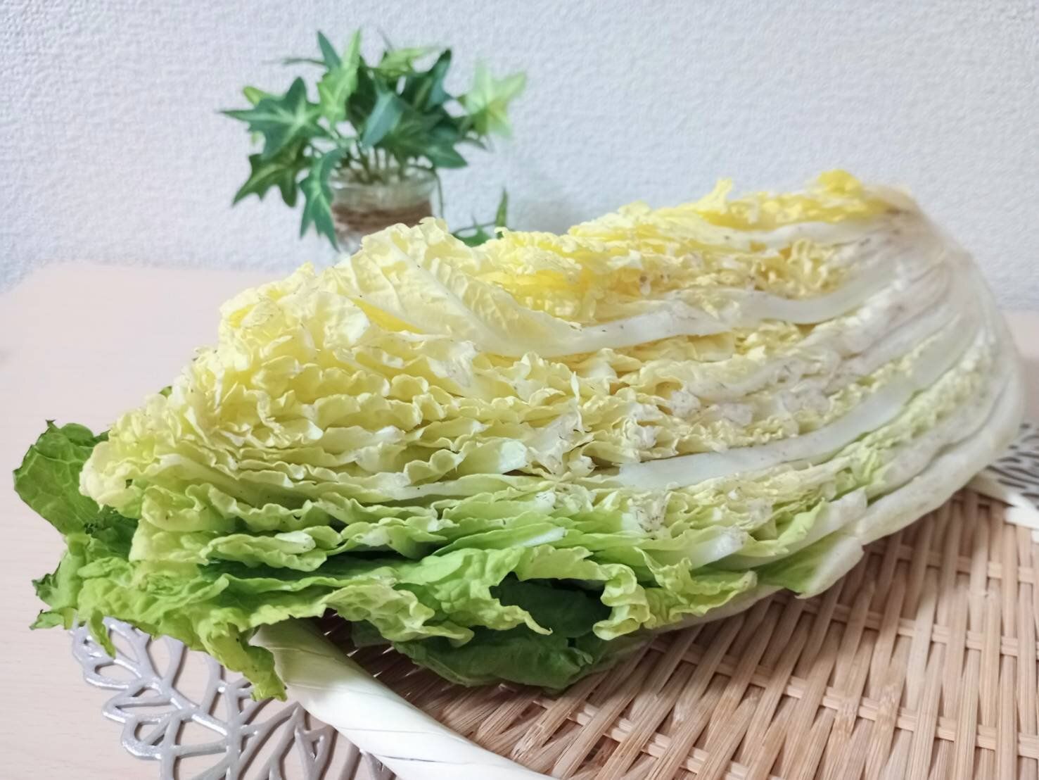 ザルに載せた白菜
