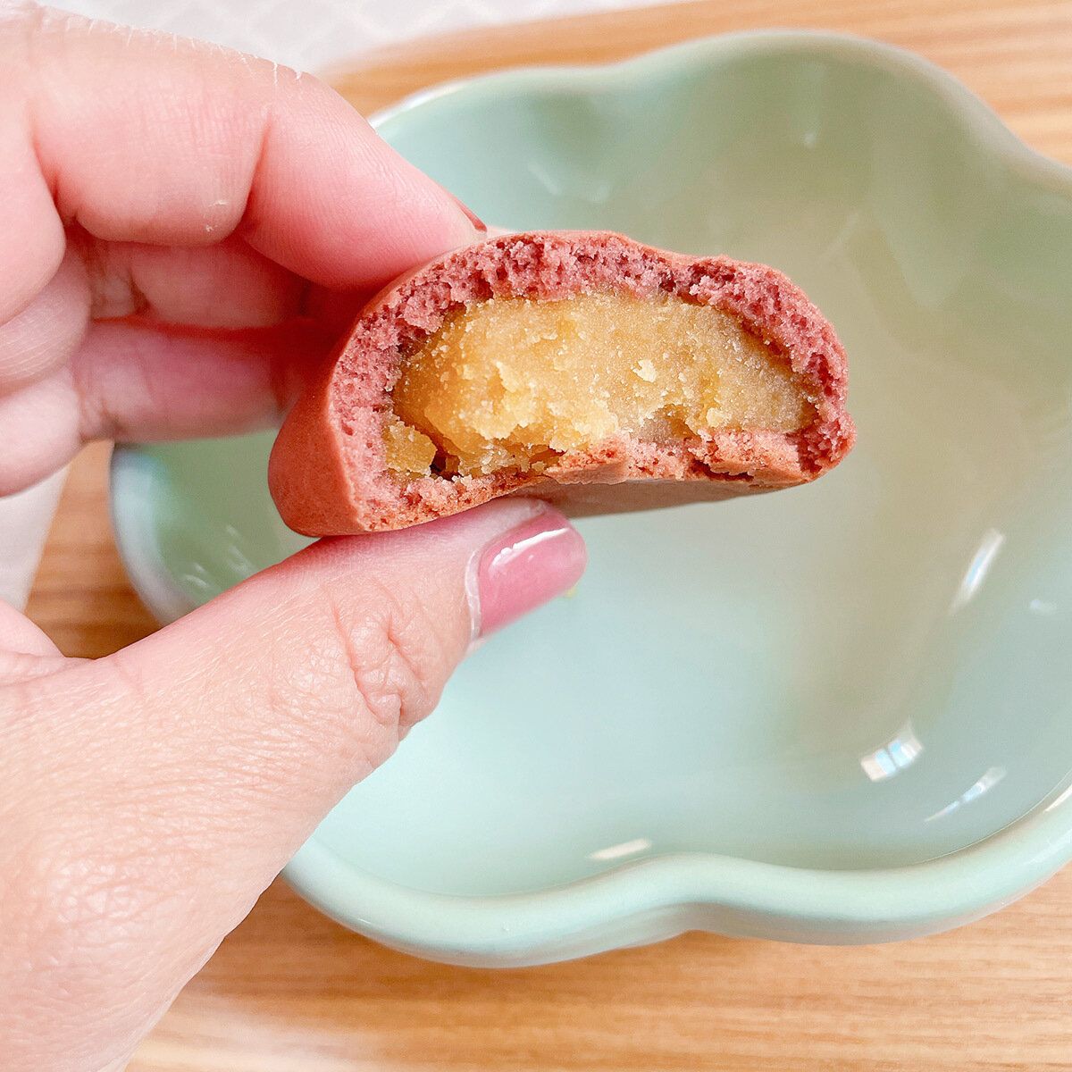 中には安納芋の焼き芋ペーストのあん