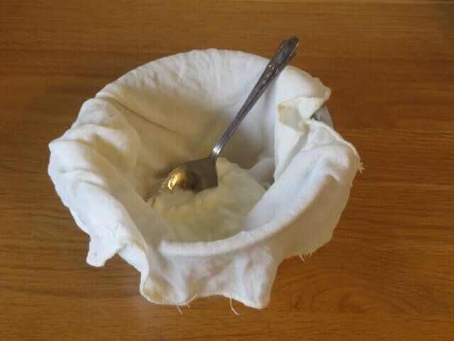 水切りヨーグルトづくりに