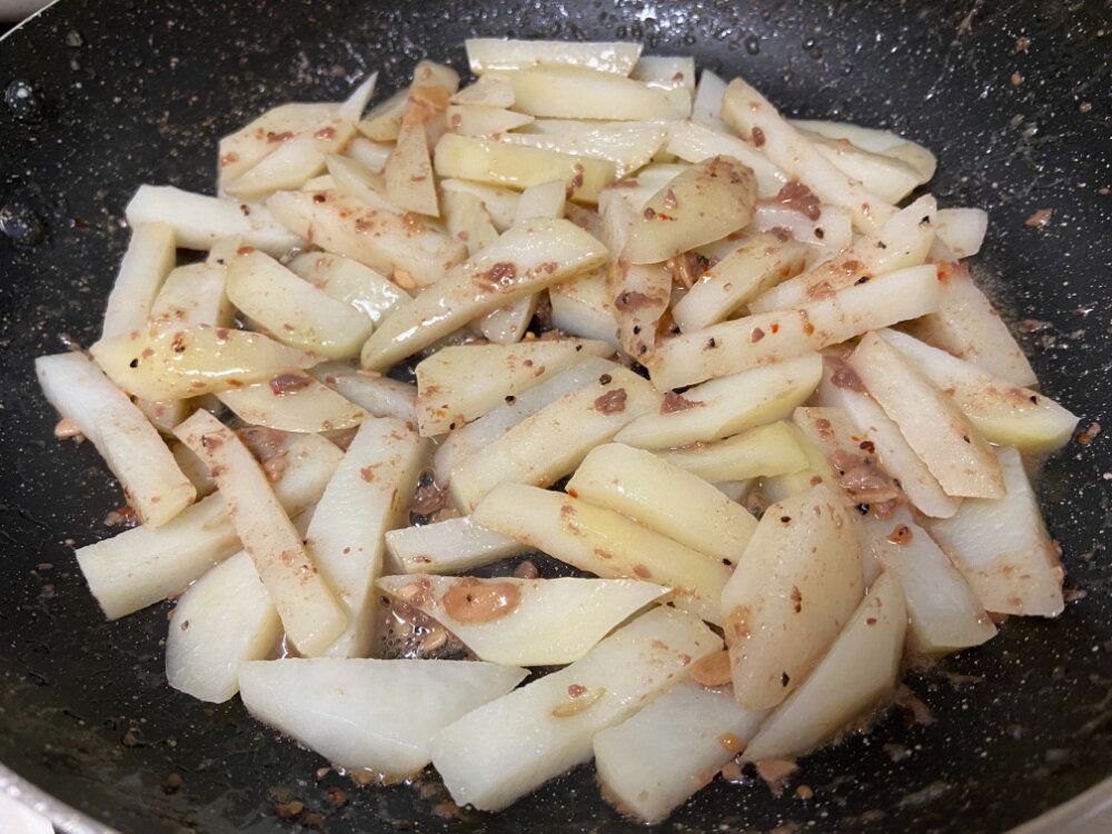 ポテトを炒める