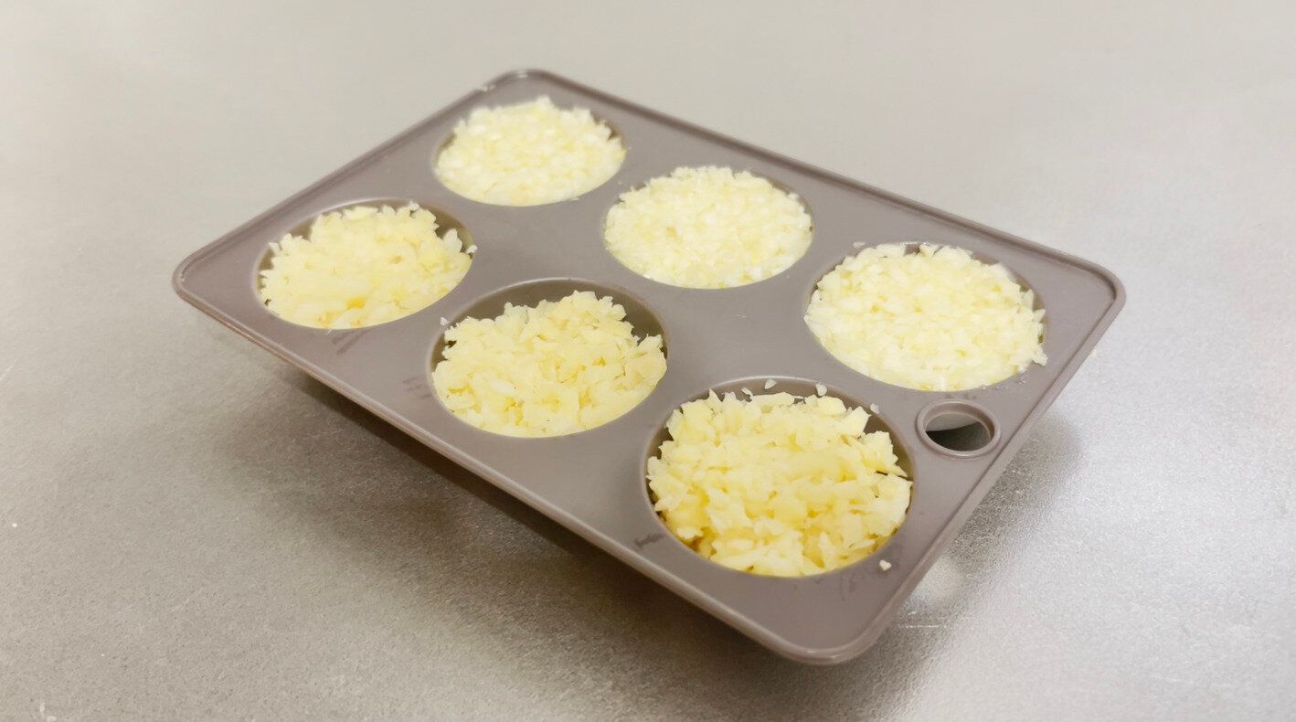 刻んだ生姜とにんにくを入れた