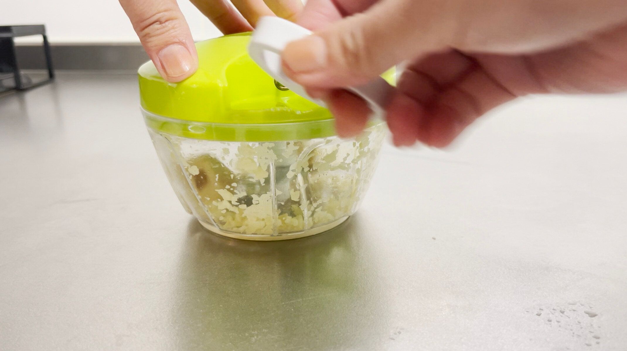 みじん切りカッターを使う