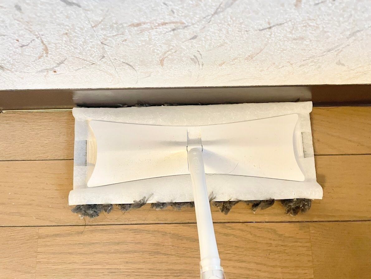 壁と床の境目に