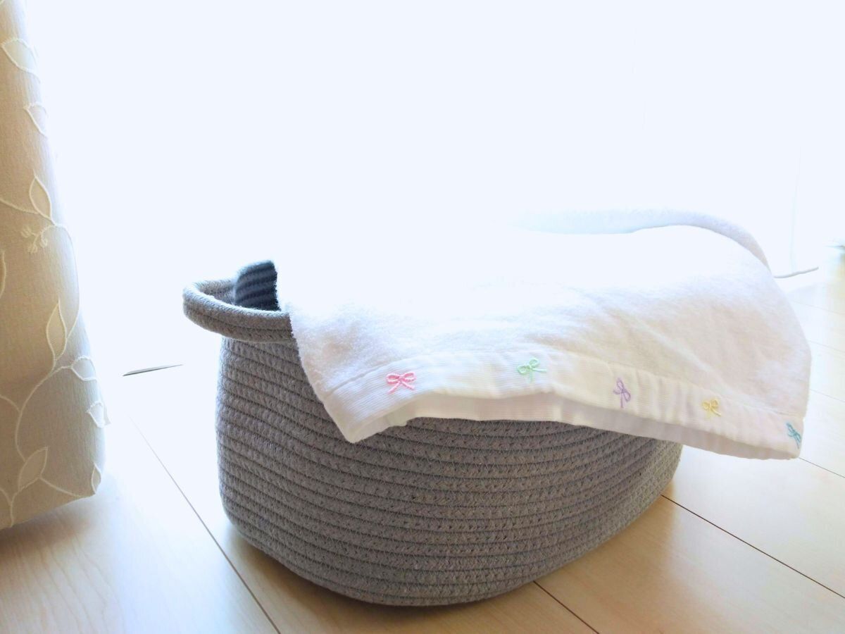 タオルをかけたコットン収納