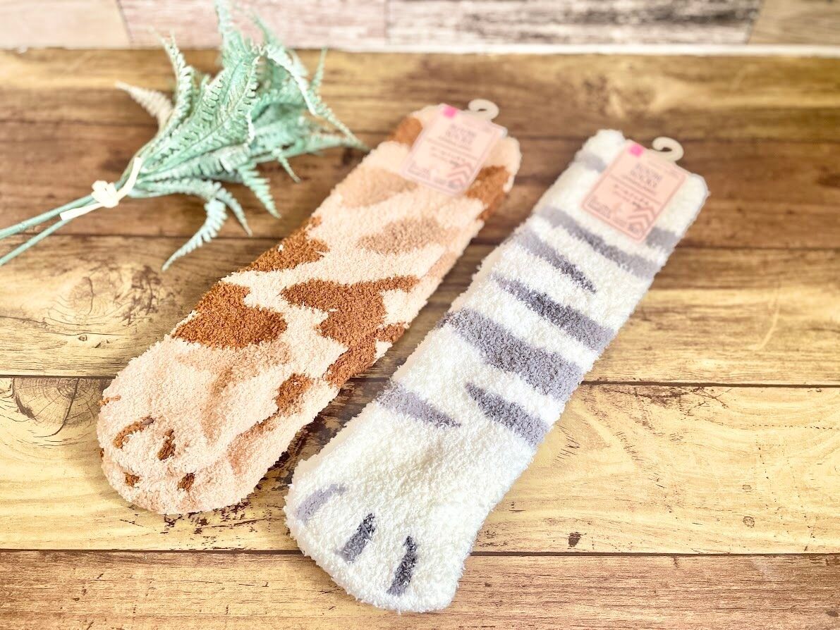 ダイソーのルームソックス(アニマル、肉球)