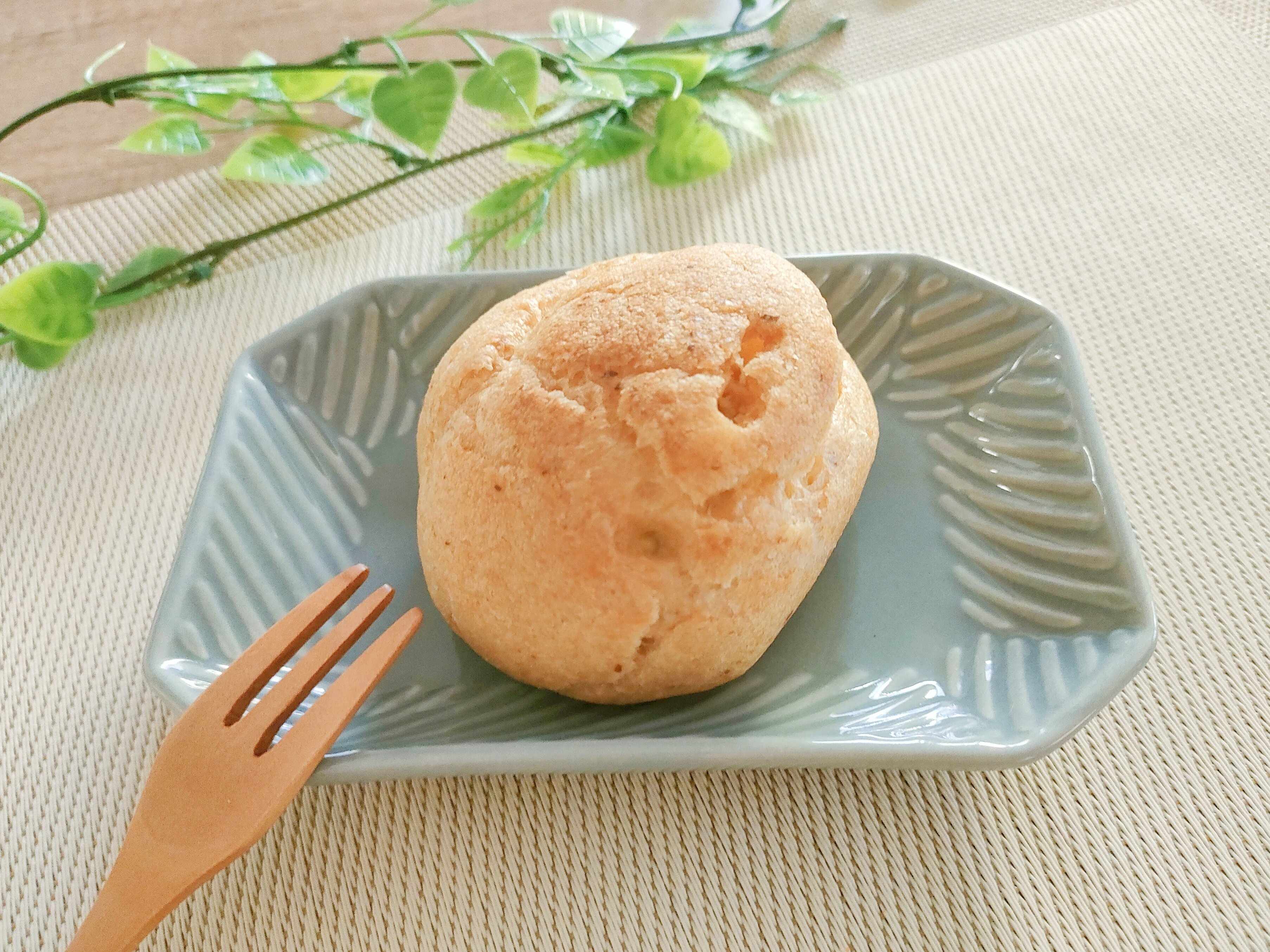 パッケージから取り出したシュークリーム