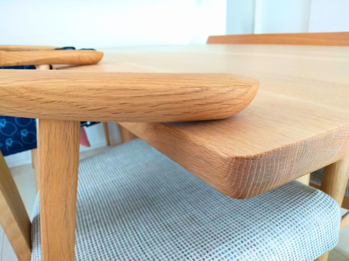 ダイニングチェアのひじ掛け部分