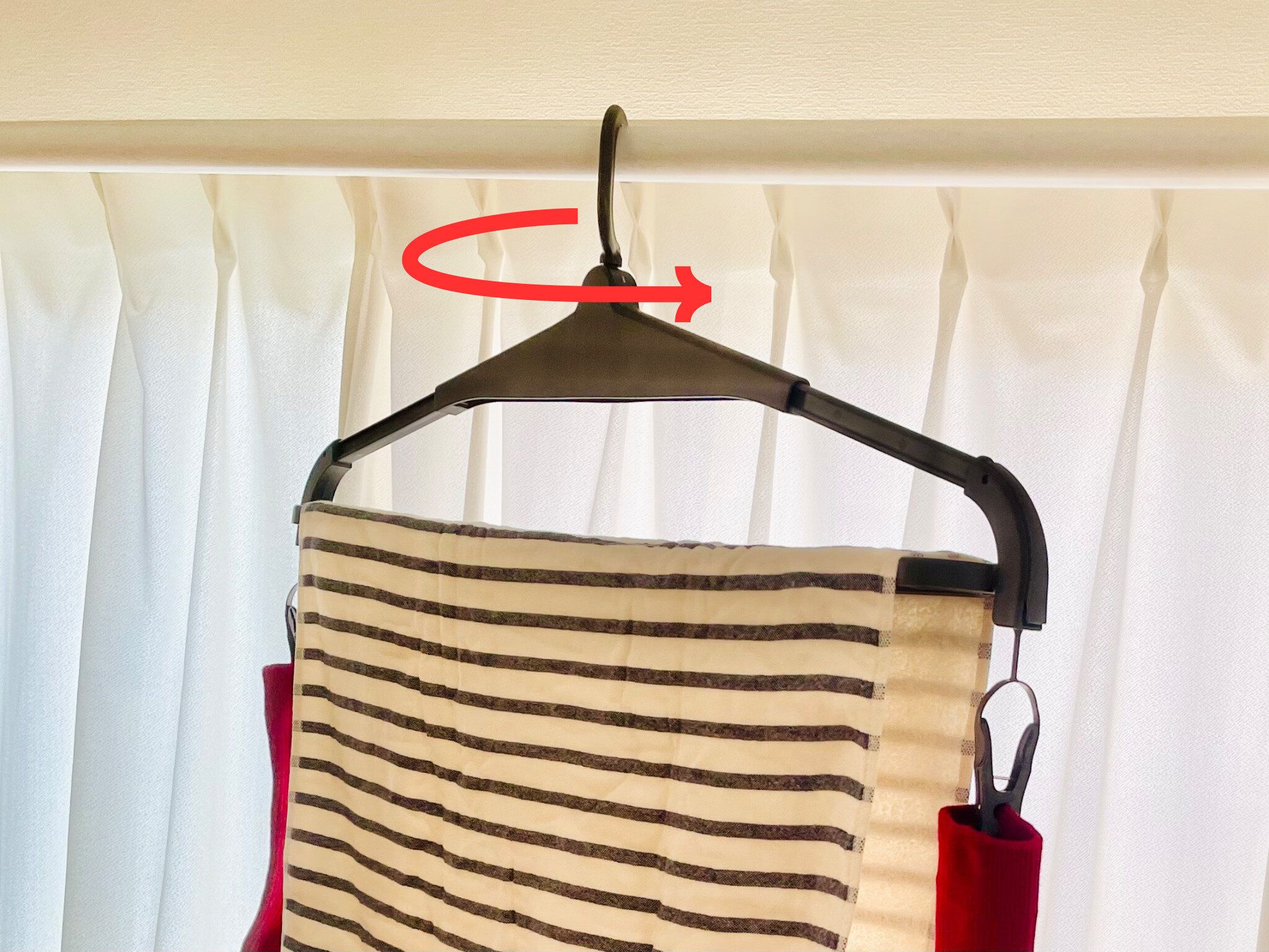 フックの角度が調整できるハンガー