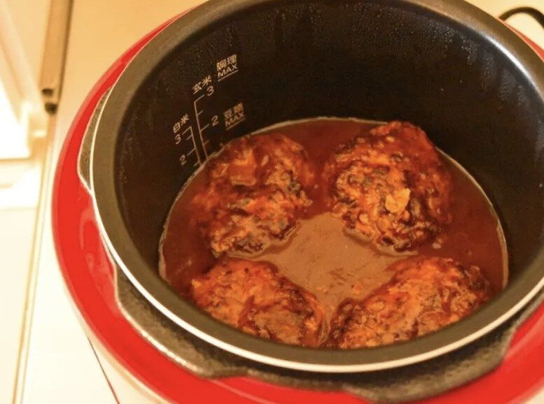 電気圧力鍋でいつものハンバーグをさらに美味しく！