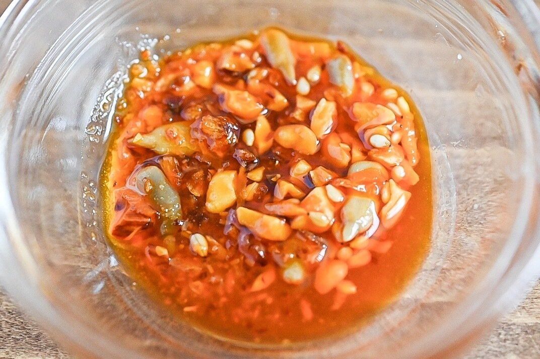 「食べるナッツソース　アジアンホット味」の中身