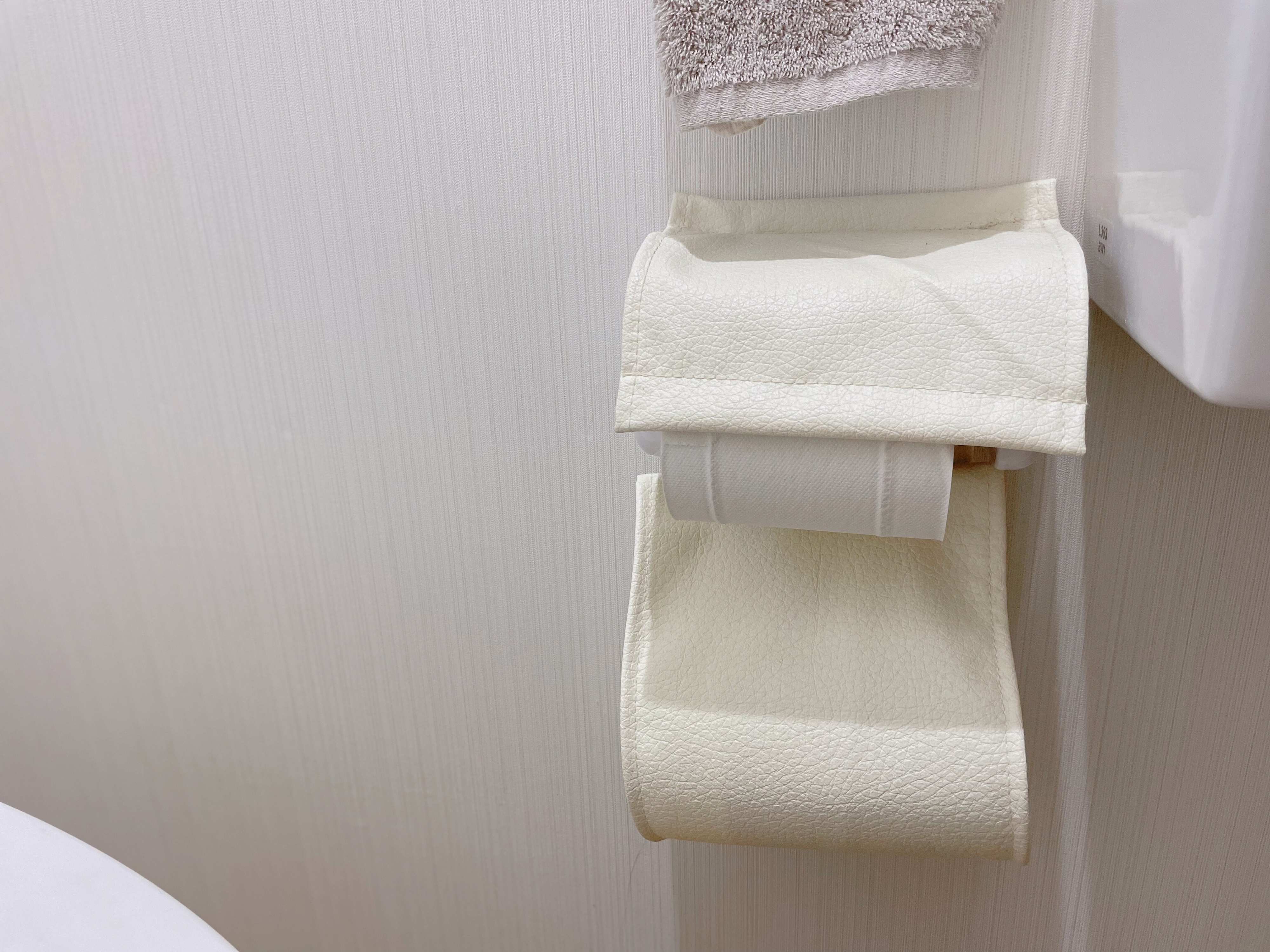 棚は作らずペーパーホルダーを活用する