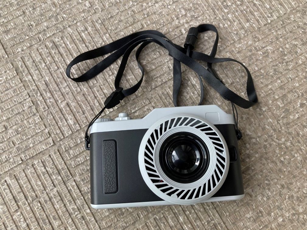 おすすめ3：昭和レトロが魅力の「ミニ扇風機カメラ」