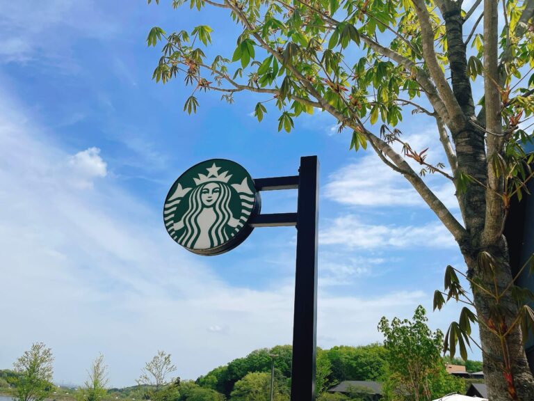 スターバックスで使えるカードとは？購入方法・チャージ方法・使い方などを解説！