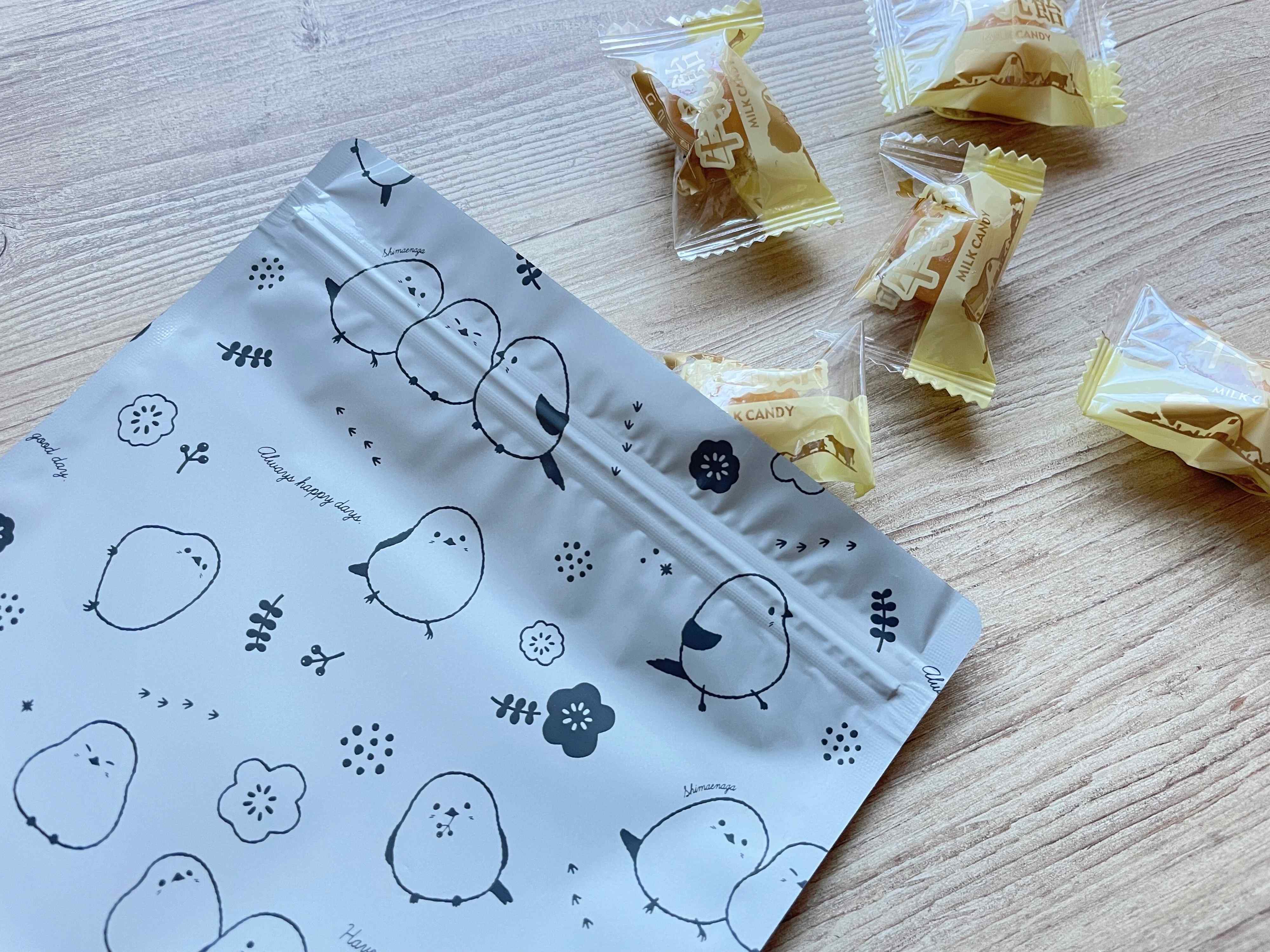 2．サニタリーバッグ 12枚入 北欧シマエナガ柄