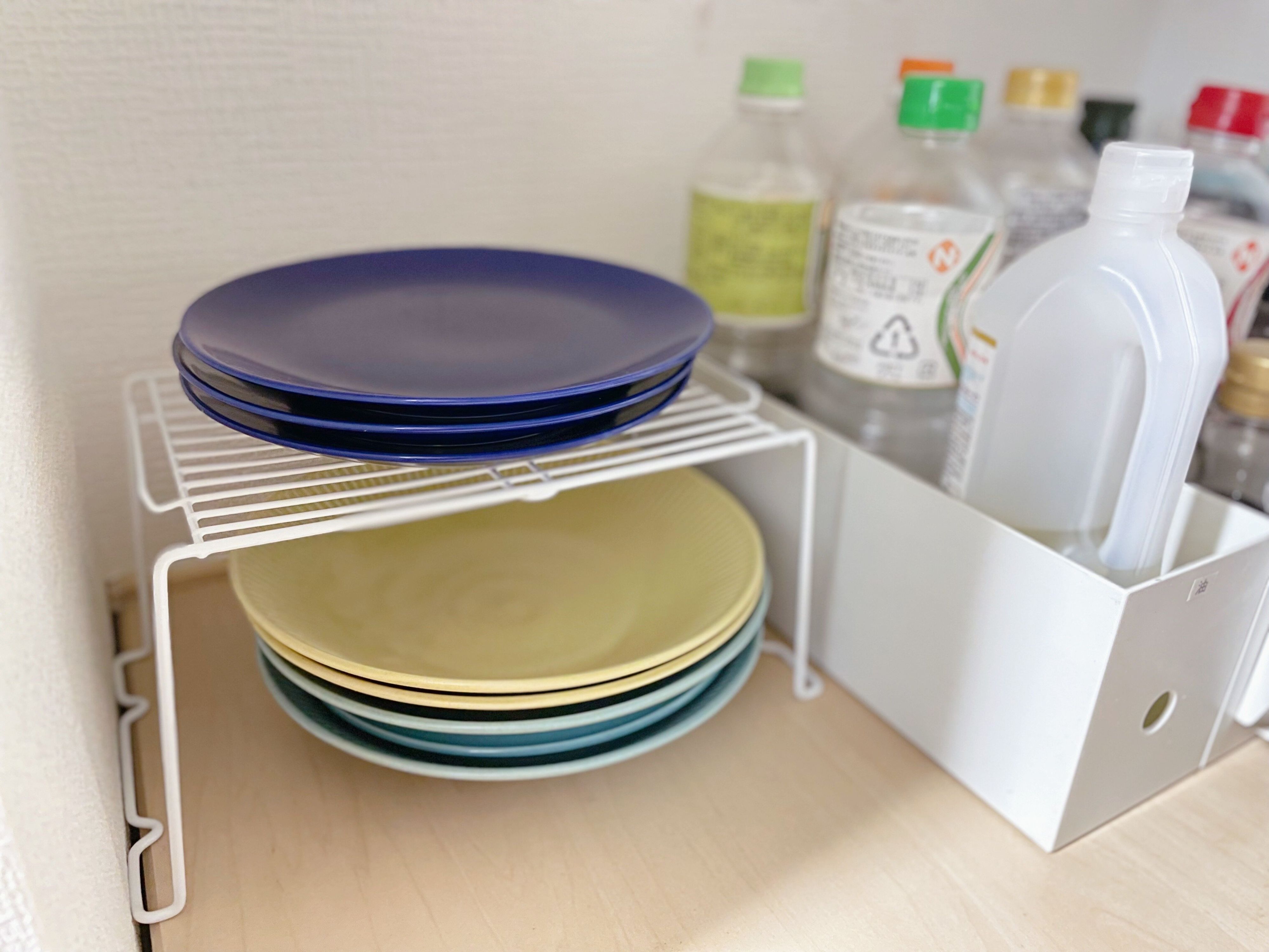 2種類の平皿の収納が1箇所に収まって使いやすい