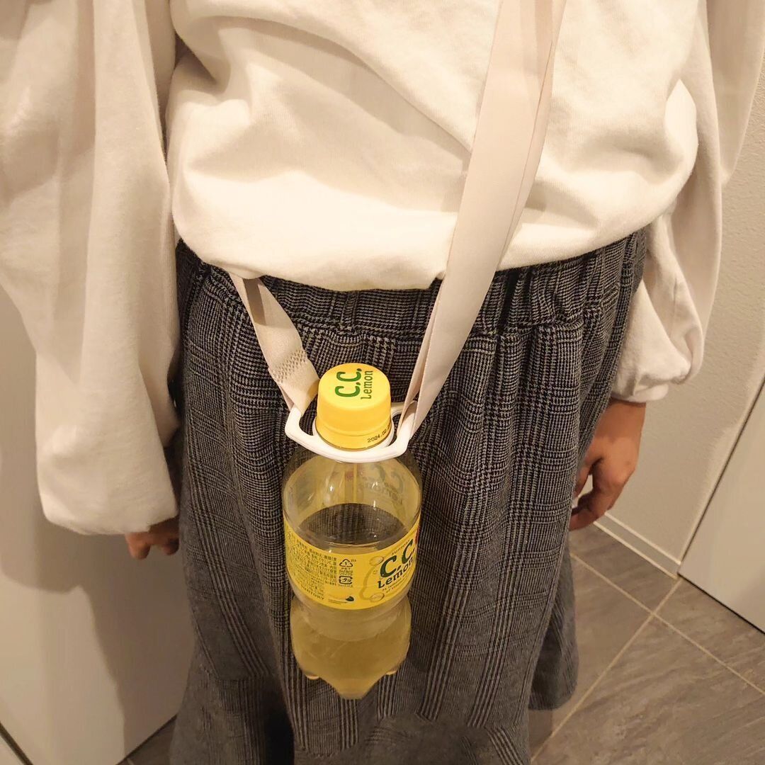 バッグに常備しておきたい「ペットボトルホルダーショルダータイプ」