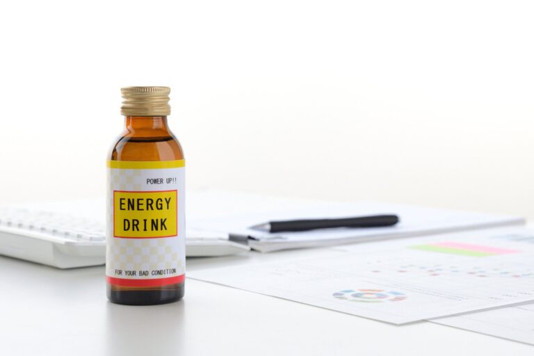 栄養ドリンクにあってエナジードリンクにないものとは？栄養ドリンクの効果、飲み方、選び方を解説