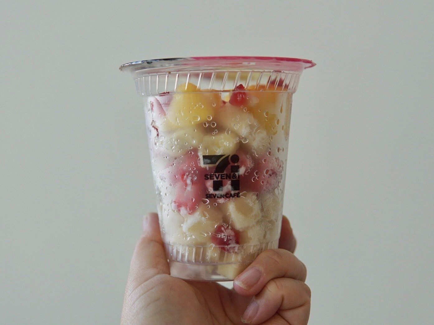 お店で作るいちごバナナソイスムージー