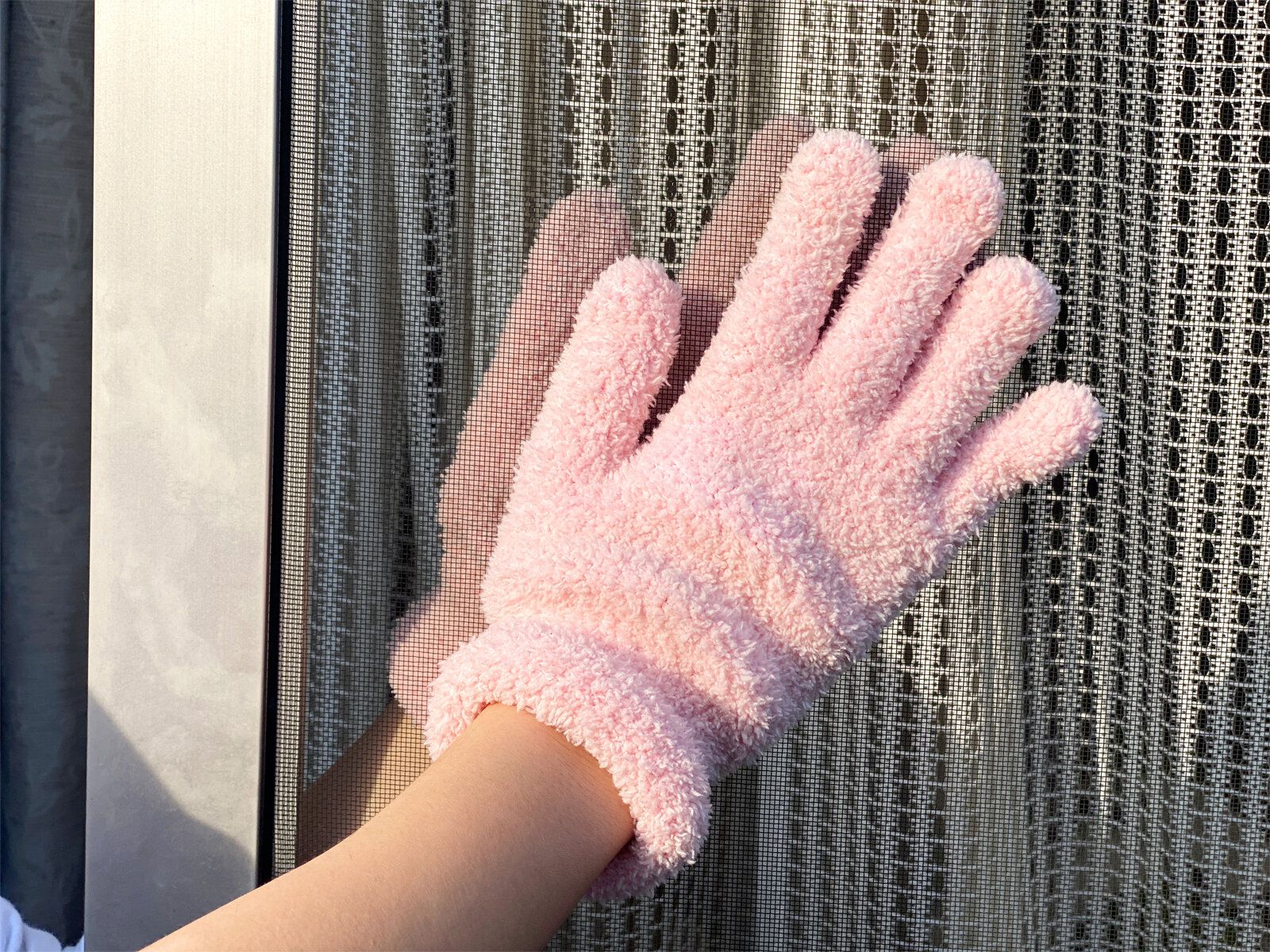 網戸はマイクロファイバー手袋で